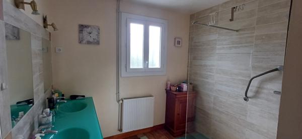 Maison de plain pied à vendre 5 pièces THENON (24)