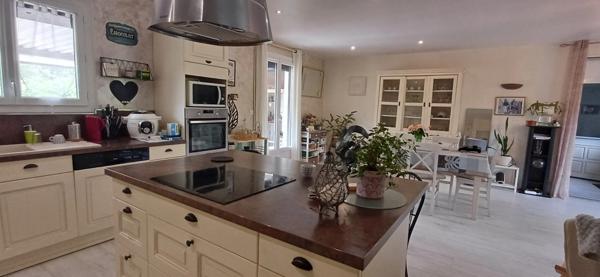 Maison de plain pied à vendre 5 pièces THENON (24)