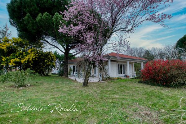 Maison T5 135 m2 avec piscine, terrain arboré et dépendance – environnement lavande et nature – Malataverne