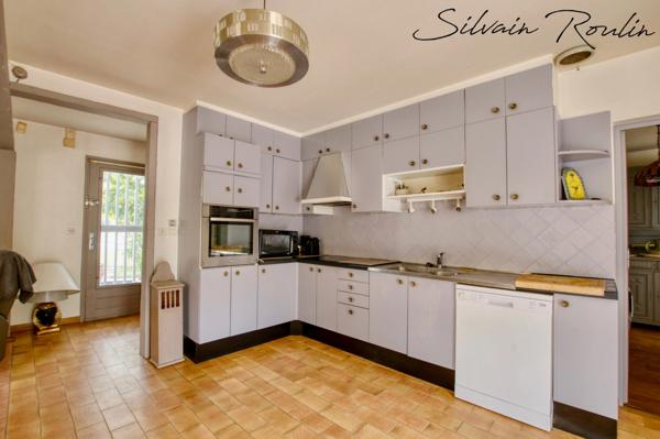 Maison T5 135 m2 avec piscine, terrain arboré et dépendance – environnement lavande et nature – Malataverne