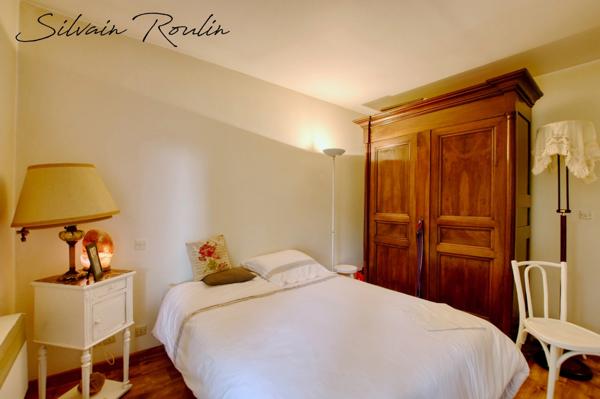 Maison T5 135 m2 avec piscine, terrain arboré et dépendance – environnement lavande et nature – Malataverne