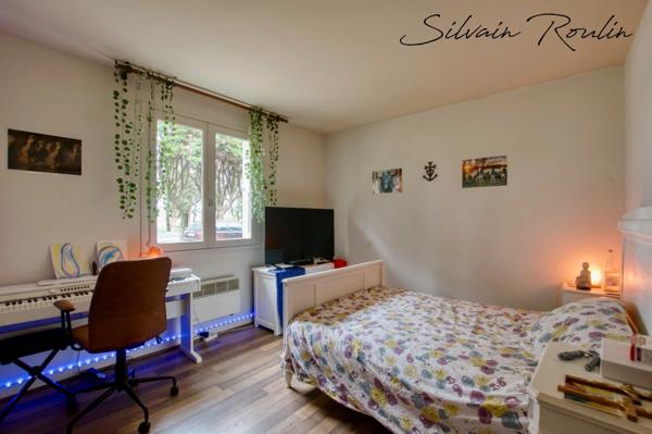 Maison T5 135 m2 avec piscine, terrain arboré et dépendance – environnement lavande et nature – Malataverne