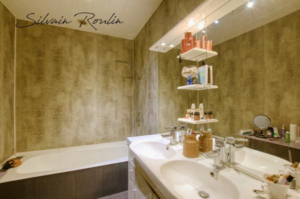 Maison T5 135 m2 avec piscine, terrain arboré et dépendance – environnement lavande et nature – Malataverne