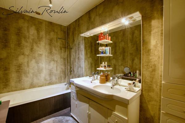 Maison T5 135 m2 avec piscine, terrain arboré et dépendance – environnement lavande et nature – Malataverne