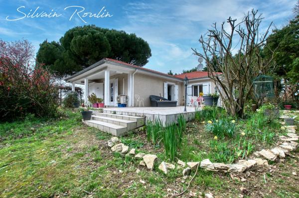 Maison T5 135 m2 avec piscine, terrain arboré et dépendance – environnement lavande et nature – Malataverne