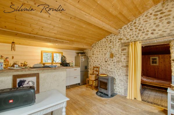 Maison T5 135 m2 avec piscine, terrain arboré et dépendance – environnement lavande et nature – Malataverne