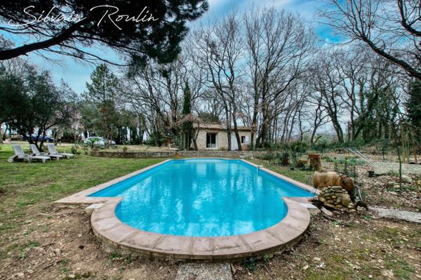 Maison T5 135 m2 avec piscine, terrain arboré et dépendance – environnement lavande et nature – Malataverne