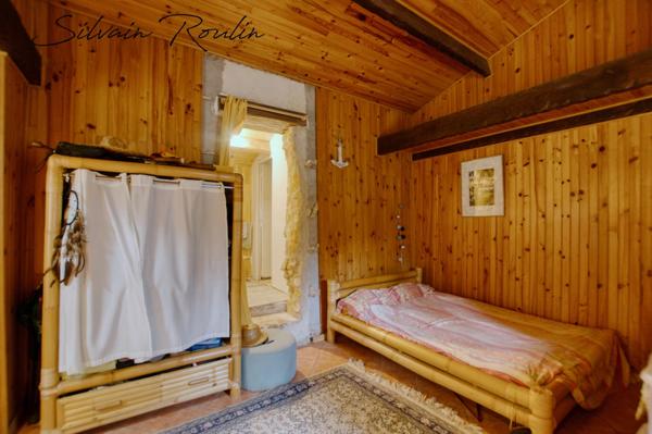 Maison T5 135 m2 avec piscine, terrain arboré et dépendance – environnement lavande et nature – Malataverne