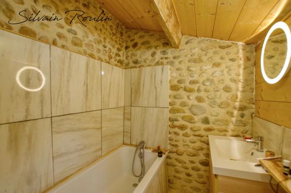 Maison T5 135 m2 avec piscine, terrain arboré et dépendance – environnement lavande et nature – Malataverne