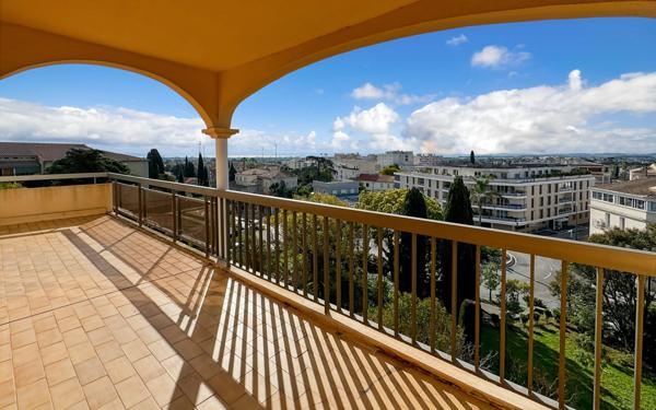 Appartement à vendre    10 pièces • 204,50 m2 Hyères
