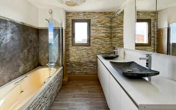 Appartement à vendre    10 pièces • 204,50 m2 Hyères