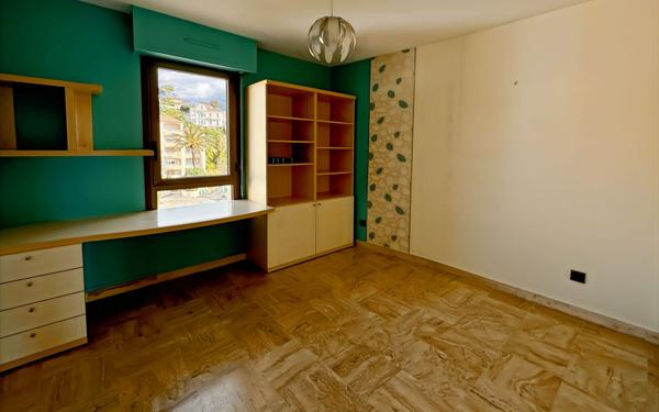 Appartement à vendre    10 pièces • 204,50 m2 Hyères