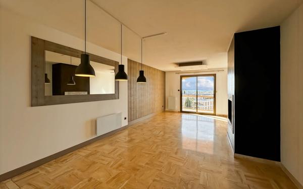 Appartement à vendre    10 pièces • 204,50 m2 Hyères