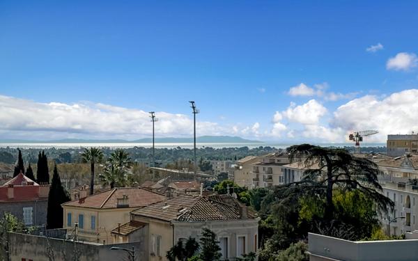 Appartement à vendre    10 pièces • 204,50 m2 Hyères
