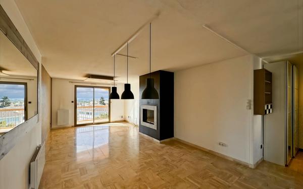 Appartement à vendre    10 pièces • 204,50 m2 Hyères