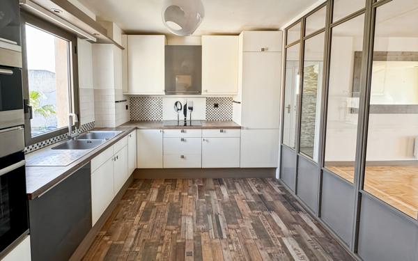 Appartement à vendre    10 pièces • 204,50 m2 Hyères