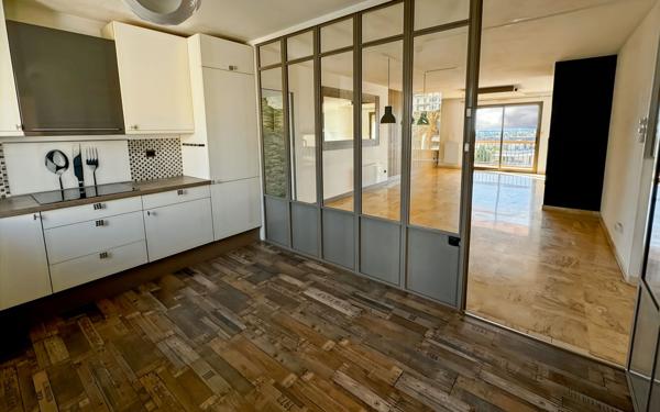 Appartement à vendre    10 pièces • 204,50 m2 Hyères