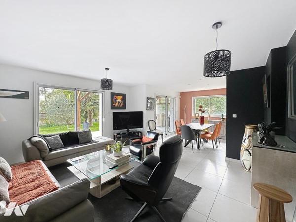 Maison - CAUDAN de 2012 de 123 m² avec piscine 