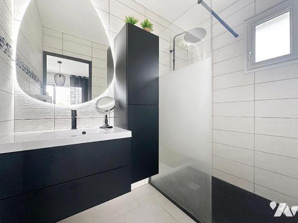 Maison - CAUDAN de 2012 de 123 m² avec piscine 