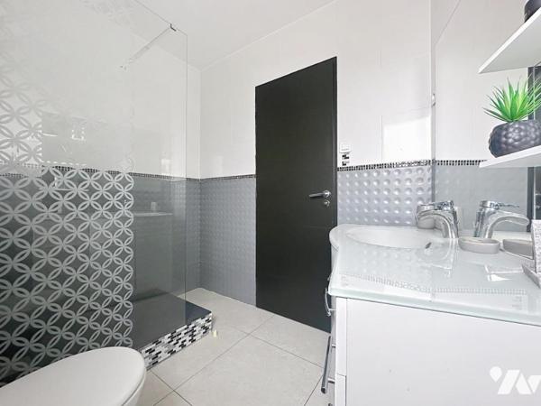 Maison - CAUDAN de 2012 de 123 m² avec piscine 