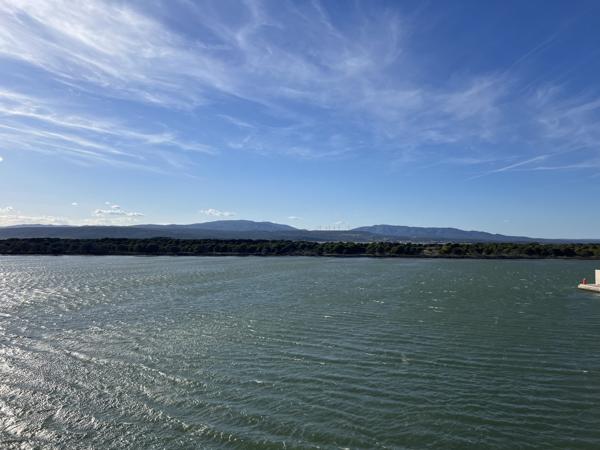 Appartement avec vue sur l'étang et les Corbières