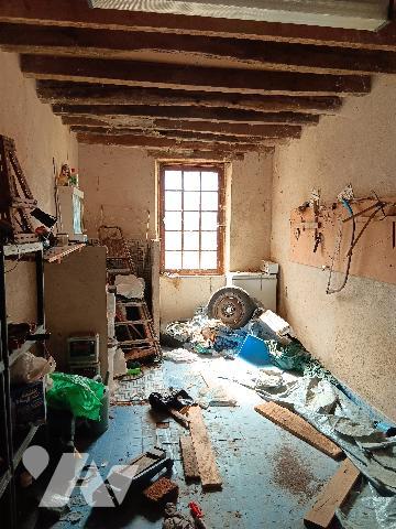 Une maison ancienne à usage d'habitation, à rénover