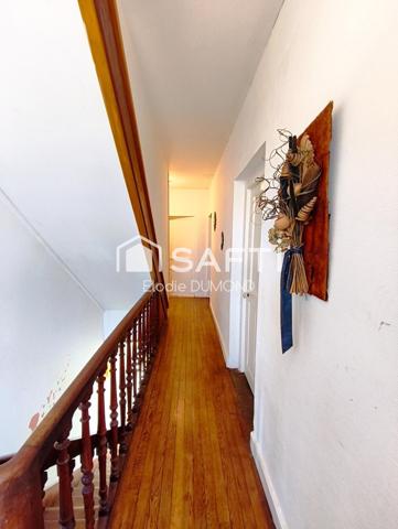 Ancienne maison bourgeoise de 1924 d'une surface habitable de 175 m2 sur terrain clos et arboré de 893 m2