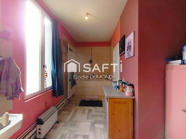 Ancienne maison bourgeoise de 1924 d'une surface habitable de 175 m2 sur terrain clos et arboré de 893 m2