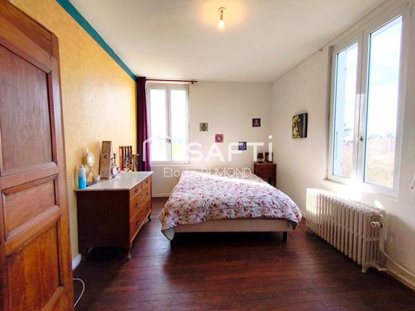 Ancienne maison bourgeoise de 1924 d'une surface habitable de 175 m2 sur terrain clos et arboré de 893 m2