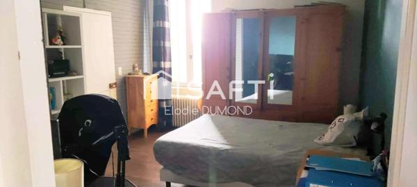 Ancienne maison bourgeoise de 1924 d'une surface habitable de 175 m2 sur terrain clos et arboré de 893 m2