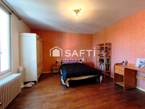 Ancienne maison bourgeoise de 1924 d'une surface habitable de 175 m2 sur terrain clos et arboré de 893 m2