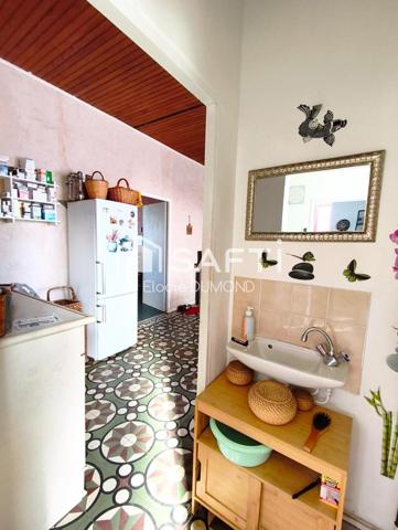 Ancienne maison bourgeoise de 1924 d'une surface habitable de 175 m2 sur terrain clos et arboré de 893 m2