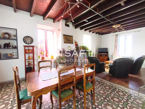 Ancienne maison bourgeoise de 1924 d'une surface habitable de 175 m2 sur terrain clos et arboré de 893 m2