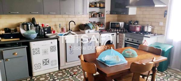 Ancienne maison bourgeoise de 1924 d'une surface habitable de 175 m2 sur terrain clos et arboré de 893 m2