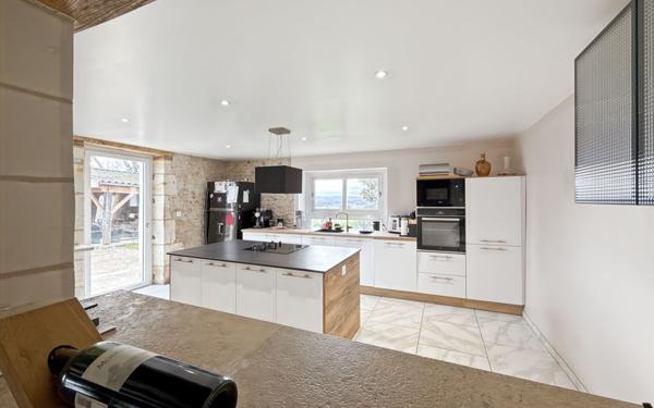 Maison à vendre    5 pièces • 157 m2 Trélissac