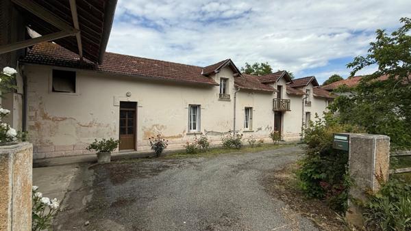 Corps de ferme avec studio rénové et dépendances entre Tarbes et  Rabastens de Bigorre