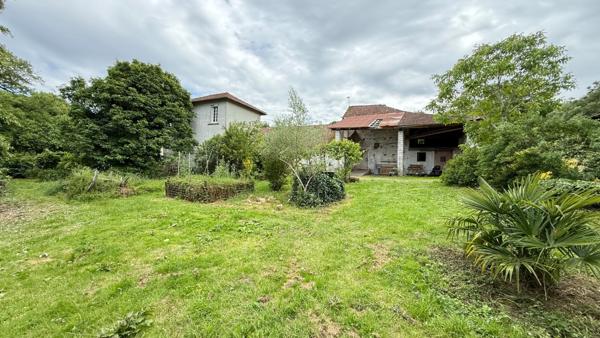 Corps de ferme avec studio rénové et dépendances entre Tarbes et  Rabastens de Bigorre