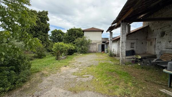 Corps de ferme avec studio rénové et dépendances entre Tarbes et  Rabastens de Bigorre
