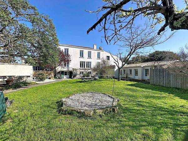 Propriété de caractère avec maisons indépendantes et revenus locatifs - Aux portes de La Rochelle