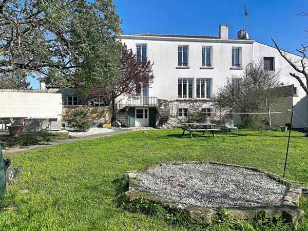 Propriété de caractère avec maisons indépendantes et revenus locatifs - Aux portes de La Rochelle