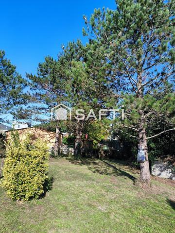 Maison de plain-pied au coeur du centre ville de Cordemais avec grand terrain et combles aménageables.