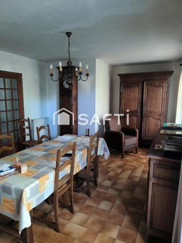 Maison de plain-pied au coeur du centre ville de Cordemais avec grand terrain et combles aménageables.