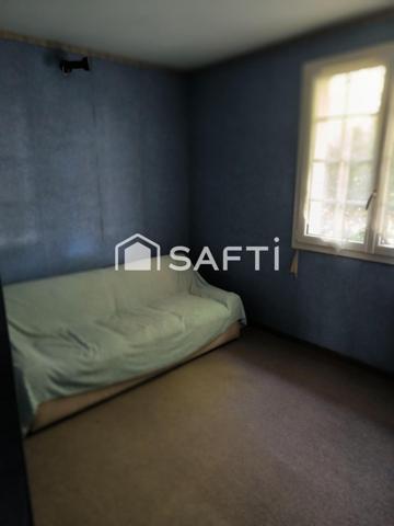 Maison de plain-pied au coeur du centre ville de Cordemais avec grand terrain et combles aménageables.