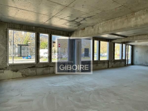 Côté cour : Bureaux - A VENDRE - CHANTEPIE (réf : 35.7048)