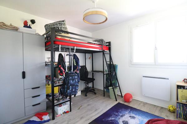 GRENOBLE QUARTIER EUROPOLE T4 AVEC BALCON, CAVE ET PARKING