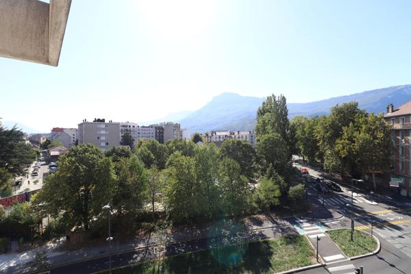 GRENOBLE QUARTIER EUROPOLE T4 AVEC BALCON, CAVE ET PARKING