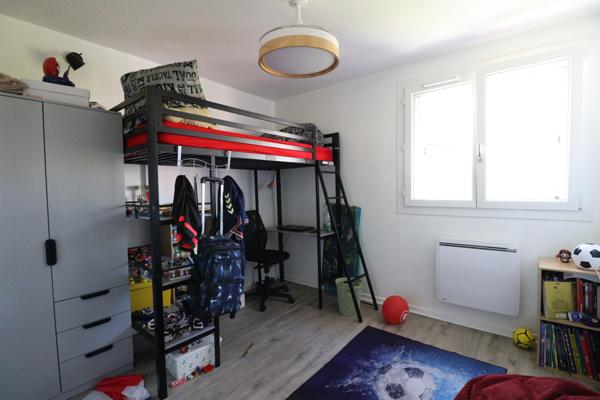 GRENOBLE QUARTIER EUROPOLE T4 AVEC BALCON, CAVE ET PARKING