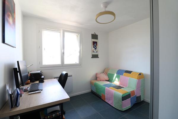 GRENOBLE QUARTIER EUROPOLE T4 AVEC BALCON, CAVE ET PARKING