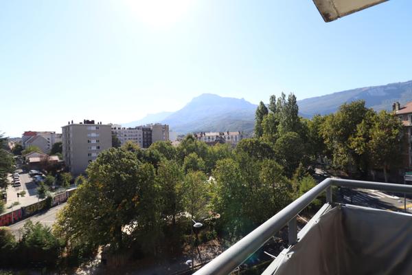 GRENOBLE QUARTIER EUROPOLE T4 AVEC BALCON, CAVE ET PARKING