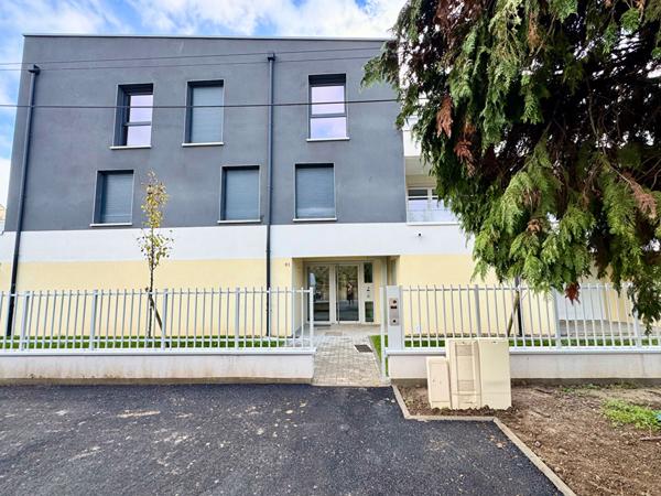 A louer : T2 NEUF avec sa terrasse de 15m², 2 parkings privés + cave